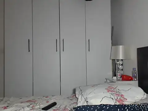 Snapshot of petite_danielle chatting on October 2025 11:00:02 PM petite danielle online show from October 2025 11:00:02 PM