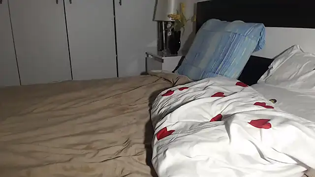 Snapshot of petite_danielle chatting on November 2025 06:20:02 PM petite danielle online show from November 2025 06:20:02 PM