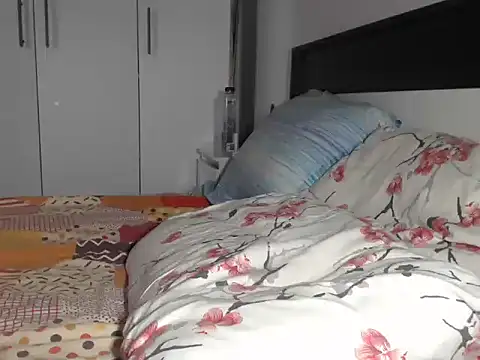 Snapshot of petite_danielle chatting on June 2026 09:19:02 AM petite danielle online show from June 2026 09:19:02 AM