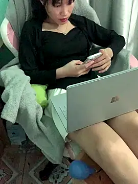 Snapshot of Ly-ny chatting on November 2025 05:44:02 PM Ly-ny online show from November 2025 05:44:02 PM