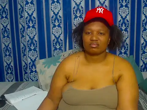 JUICEYLIPS333 online show from November 2025 06:19:01 PM