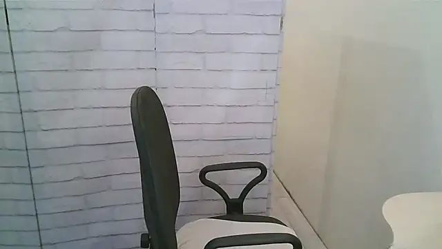 Helen xi  online show from November 2025 01:09:02 PM