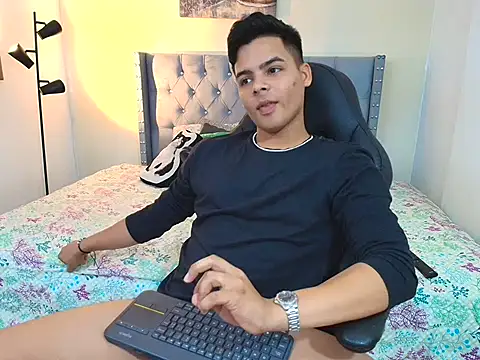 Snapshot of stewart_mateo_ chatting on September 2025 03:07:02 AM stewart mateo online show from September 2025 03:07:02 AM