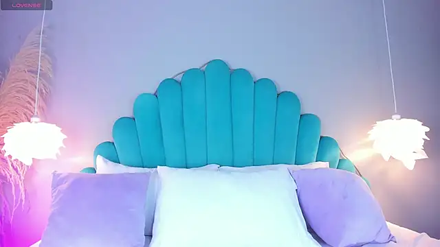 AlassiaHocthner online show from November 2025 11:54:02 AM