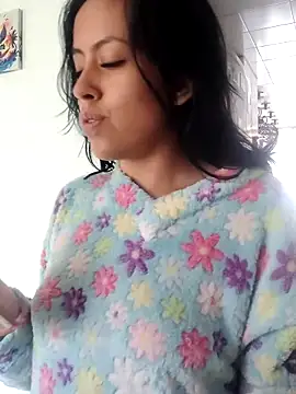 Queen Ashly online show from October 2025 04:37:01 PM