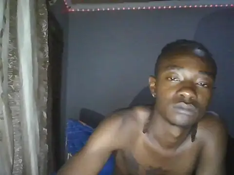 Snapshot of Nykho17 chatting on November 2025 09:28:01 PM Nykho17 online show from November 2025 09:28:01 PM