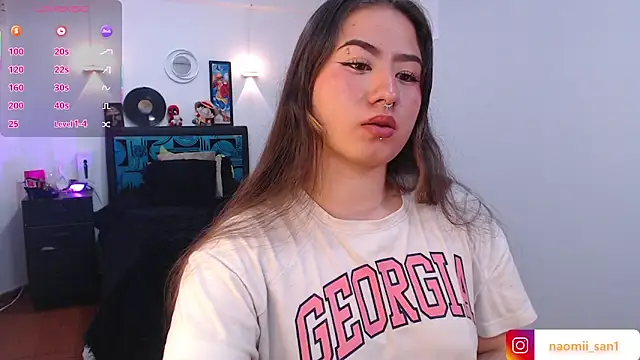 naomii san online show from September 2025 08:41:01 PM