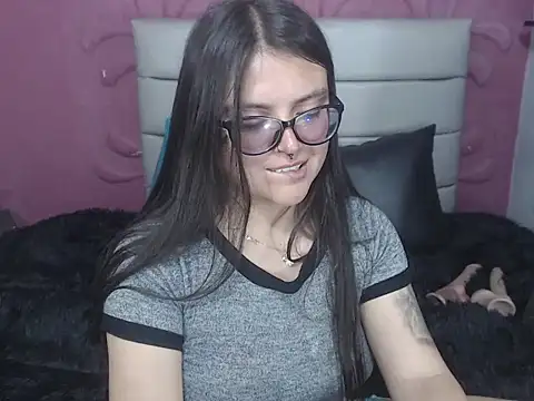 Cailing Zu online show from November 2025 07:52:02 PM