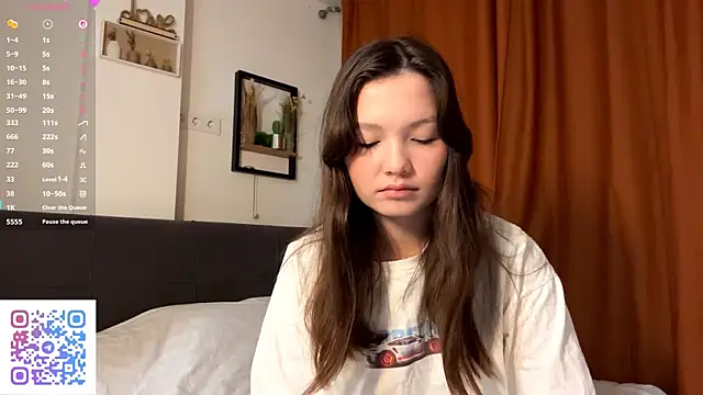 KiraVelvet online show from October 2025 04:26:02 PM