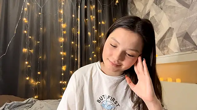 KiraVelvet online show from November 2025 04:08:02 PM