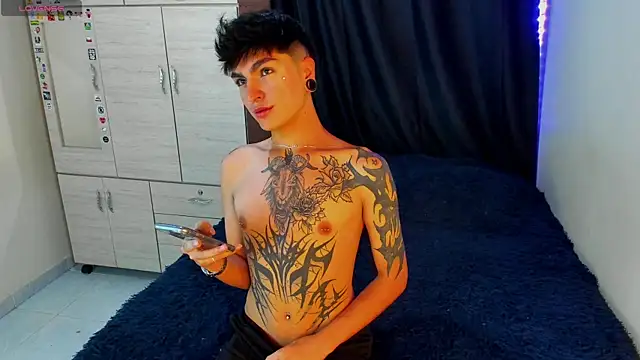 Snapshot of Dark_luckyyy chatting on October 2025 12:32:02 AM Dark luckyyy online show from October 2025 12:32:02 AM