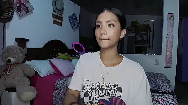 mia yireth online show from September 2025 12:22:02 AM