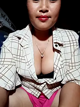 maycuc123 online show from September 2025 01:21:01 PM