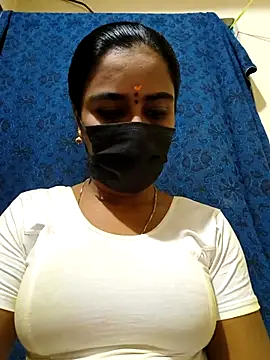 mini-queen online show from November 2025 08:30:02 PM