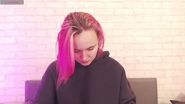 Ericha Stone online show from November 2025 08:15:02 AM