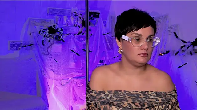 LauraDavidsons online show from October 2025 04:42:01 PM