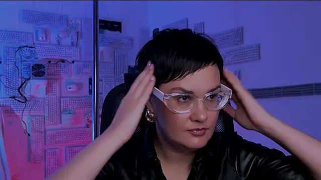 LauraDavidsons online show from November 2025 04:29:02 PM