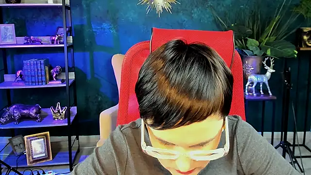 LauraDavidsons online show from December 2025 06:59:02 PM