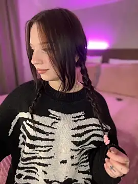 YourLittleDevil online show from October 2025 01:28:02 PM