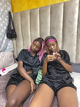 SexyPetitex25 online show from March 2026 07:47:02 PM