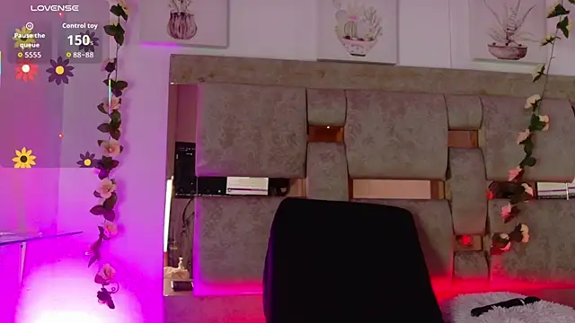 Madison 03 online show from October 2025 05:07:02 AM