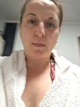 Fluturas2 online show from December 2025 04:09:01 AM