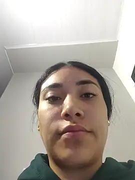 Snapshot of AmberGold- chatting on December 2025 08:54:01 AM AmberGold- online show from December 2025 08:54:01 AM