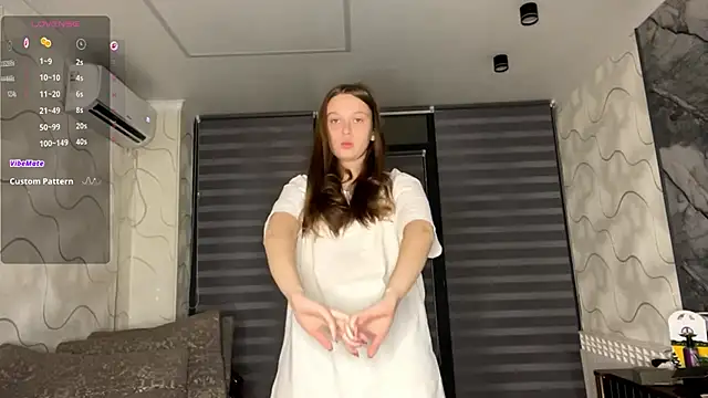 CharlynDini online show from November 2025 04:09:01 PM