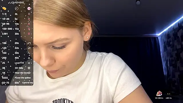 Snapshot of SwiiSweet chatting on November 2025 04:08:02 PM SwiiSweet online show from November 2025 04:08:02 PM