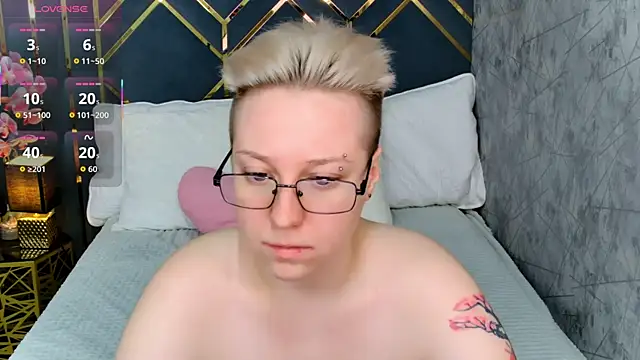 AlexandraGreen online show from November 2025 09:03:02 PM