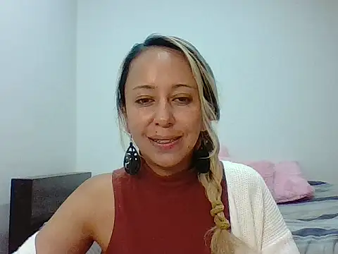 leah susman online show from October 2025 01:50:02 AM