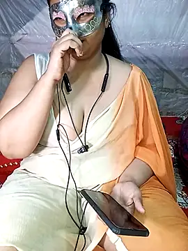 Snapshot of Tanisha-Chy chatting on November 2025 05:45:02 PM Tanisha-Chy online show from November 2025 05:45:02 PM