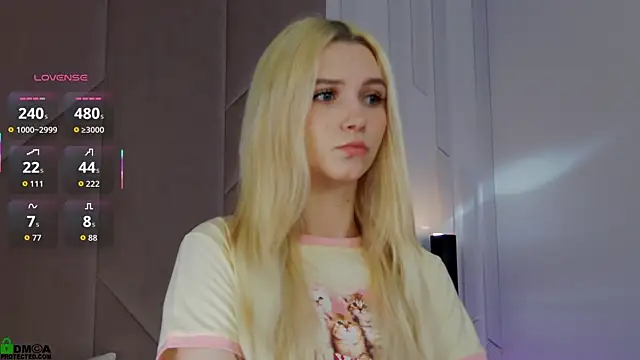 Snapshot of SaraHearts chatting on November 2025 01:37:01 AM SaraHearts online show from November 2025 01:37:01 AM