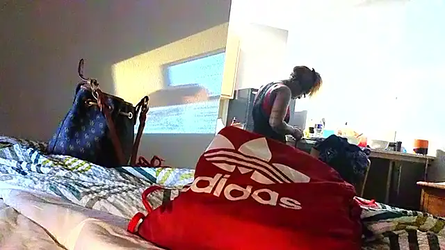 CinnaCakesss online show from October 2025 06:41:02 PM