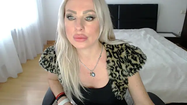 Tina Shines online show from October 2025 01:01:02 PM