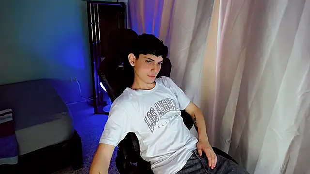 dilan hott  online show from October 2025 03:07:02 PM