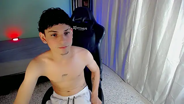 dilan hott  online show from October 2025 08:39:02 PM