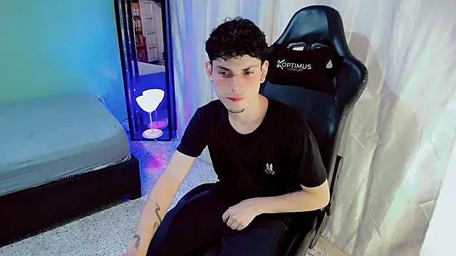 dilan hott  online show from October 2025 08:28:02 PM