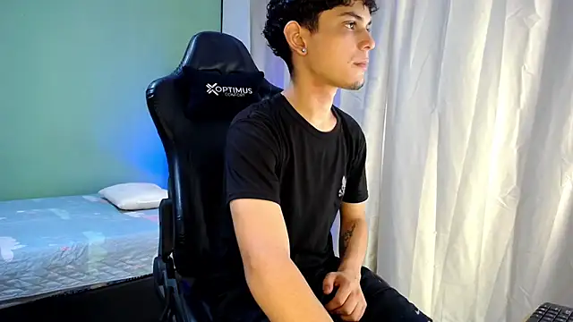 dilan hott  online show from October 2025 08:40:01 PM