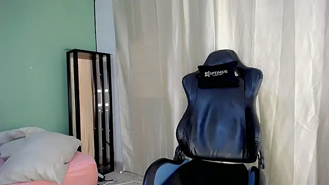 dilan hott  online show from November 2025 06:29:02 PM