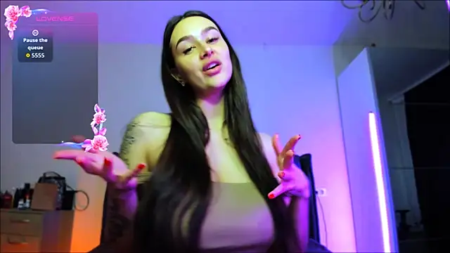 Snapshot of Veronica_Larsson chatting on September 2025 03:46:01 PM Veronica Larsson online show from September 2025 03:46:01 PM