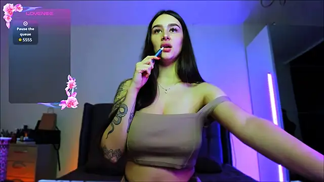 Snapshot of Veronica_Larsson chatting on September 2025 05:16:01 PM Veronica Larsson online show from September 2025 05:16:01 PM