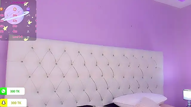 DaniielaV online show from December 2025 01:49:02 PM