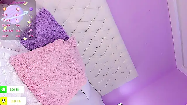 DaniielaV online show from December 2025 02:02:02 PM