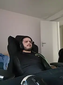 Snapshot of EyesNeverLies chatting on October 2025 07:42:01 AM EyesNeverLies online show from October 2025 07:42:01 AM