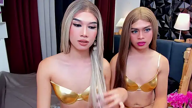 Snapshot of MaxCollins chatting on November 2025 01:34:02 PM MaxCollins online show from November 2025 01:34:02 PM