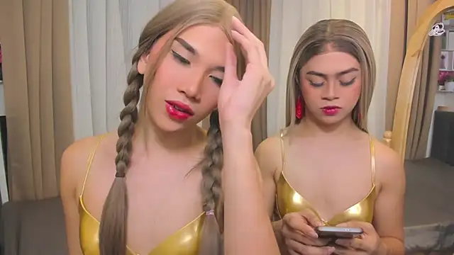 Snapshot of MaxCollins chatting on November 2025 07:48:02 PM MaxCollins online show from November 2025 07:48:02 PM