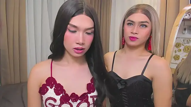 Snapshot of MaxCollins chatting on November 2025 08:44:01 PM MaxCollins online show from November 2025 08:44:01 PM