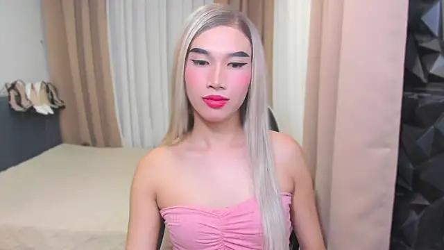 Snapshot of MaxCollins chatting on December 2025 09:16:02 AM MaxCollins online show from December 2025 09:16:02 AM