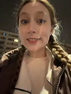 FroggyAnna online show from October 2025 03:13:01 PM